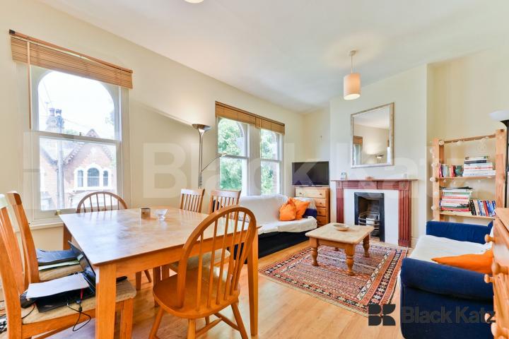 Split Level Apartment in Period House  Summerley Street, Earlsfield